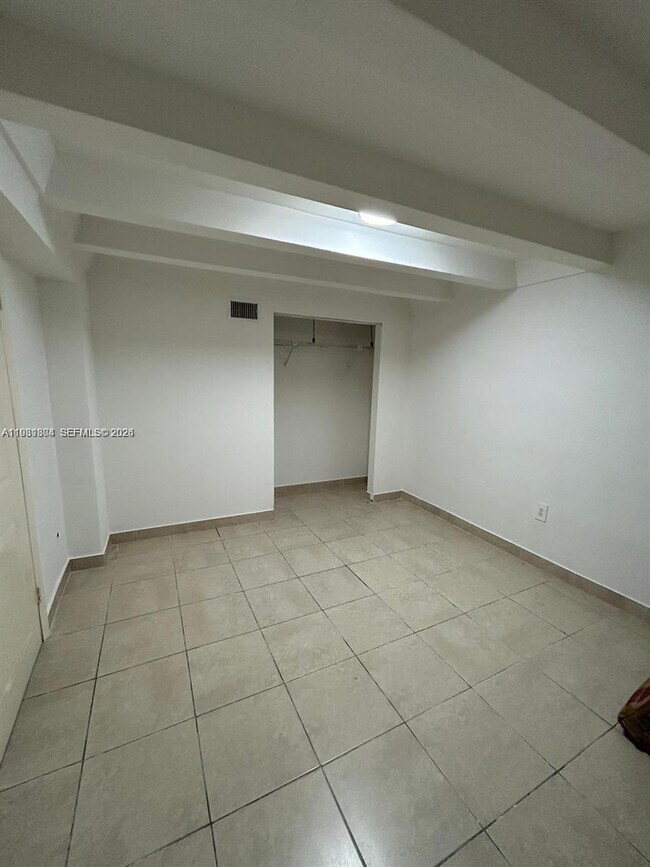 Foto del edificio - 1810 NW 34th St