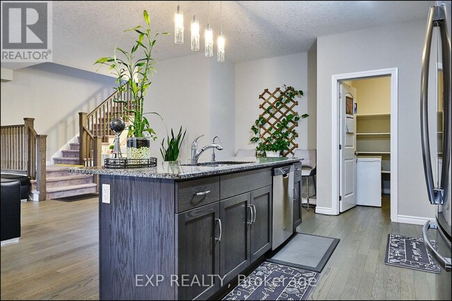 Building Photo - 967 Wright Dr