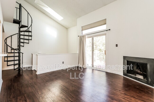 Foto del edificio - 806 Gregorys Way