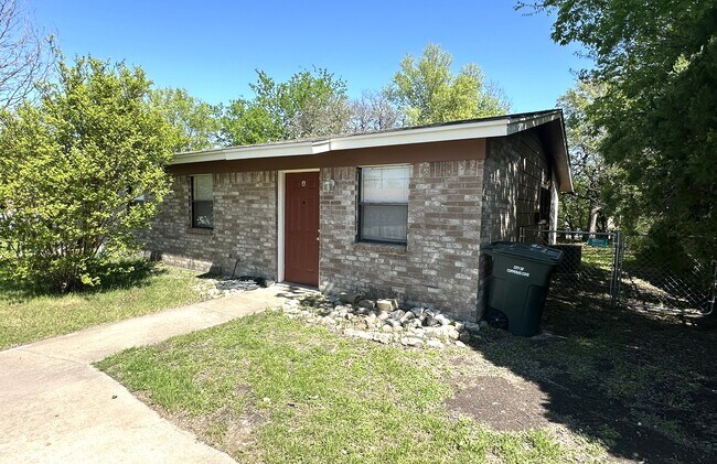 Building Photo - 918 Dryden Ave