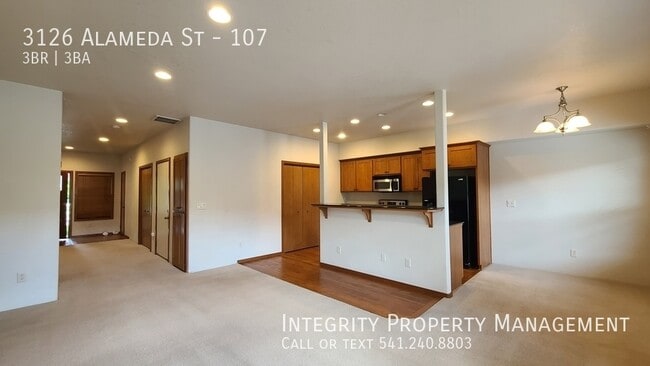 Building Photo - 3126 Alameda St