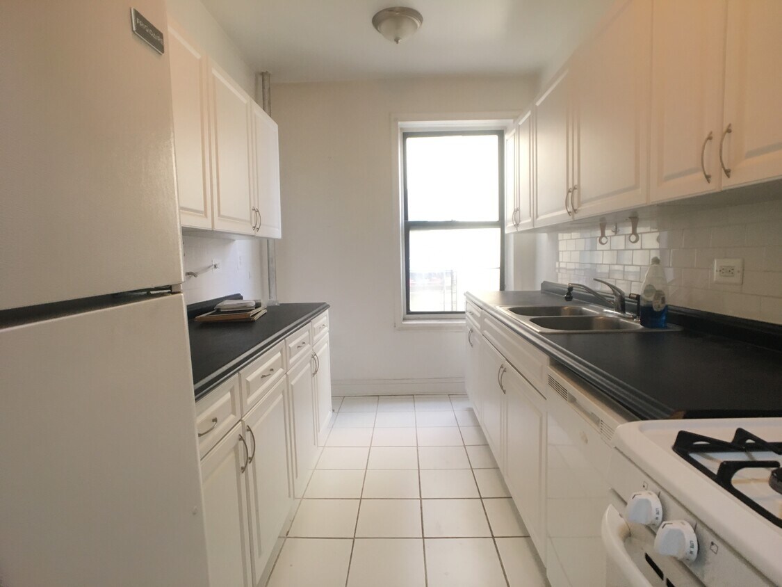 Primary Photo - 213 Bennett Ave