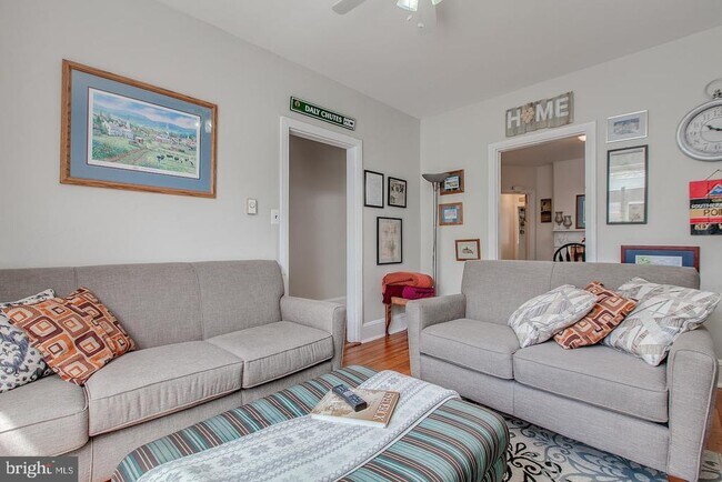 Building Photo - 21 E All Saints St