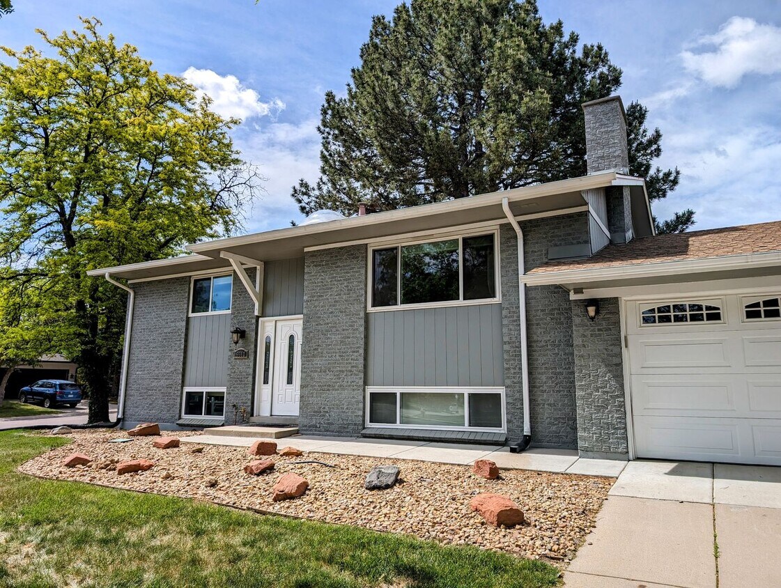 Foto principal - BEAUTIFUL 4 Bed 2 Bath Hampden Neighborhoo...