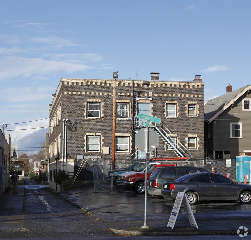 Building Photo - Waukeena Apartments