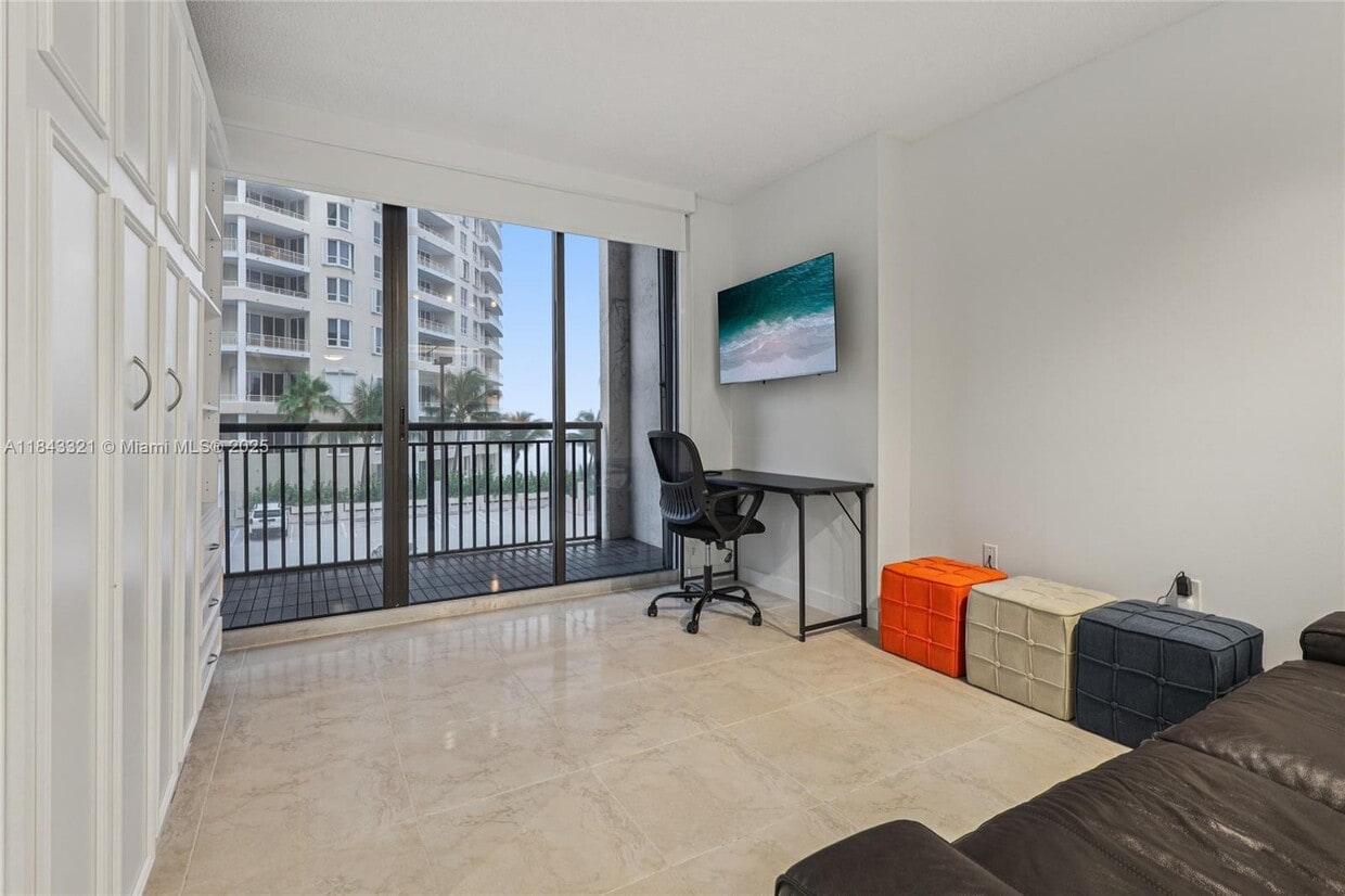 Foto principal - 540 Brickell Key Dr