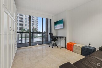 Building Photo - 540 Brickell Key Dr