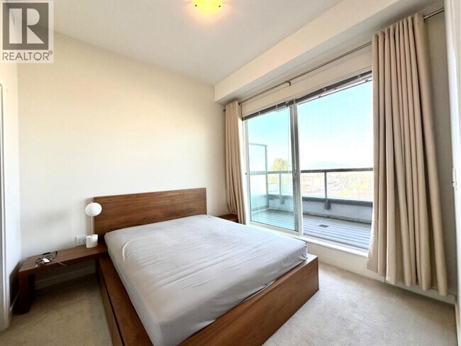 Photo du bâtiment - 7008 River Pkwy