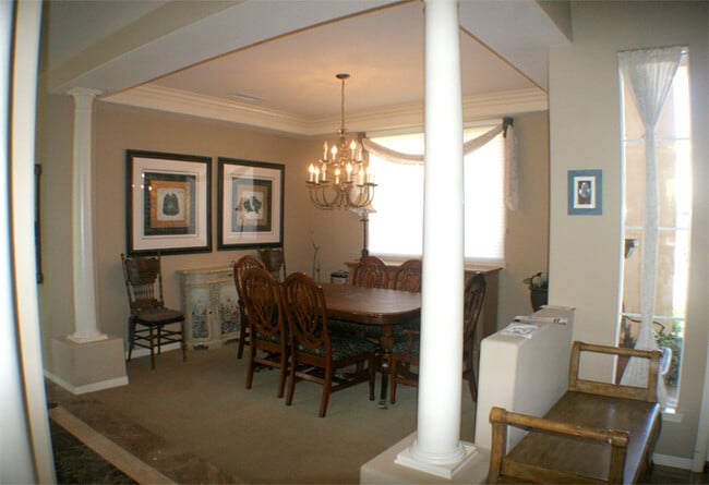 Building Photo - Beautiful Calabasas home with marble floor...