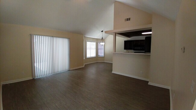 Building Photo - Available end of Julyl!! 4 Bedroom home in...