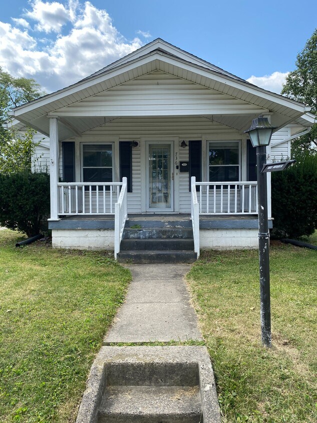 Primary Photo - 736 Eastern Ave
