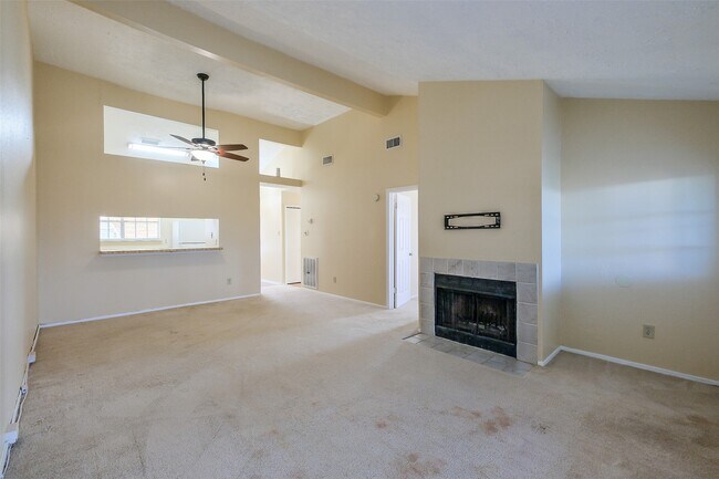 Foto del edificio - 3738 Quiet Pl Dr