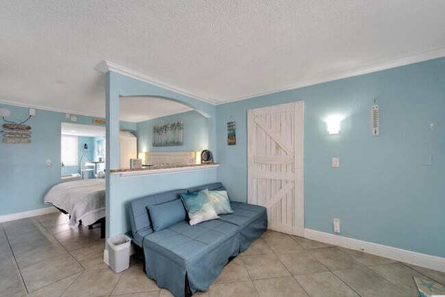 Building Photo - 445 S Gulfview Blvd