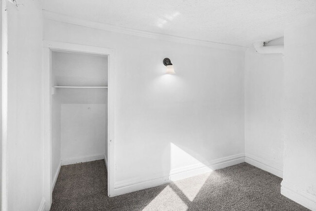 Photo - Centrally Located to Downtown Lansing Apartment