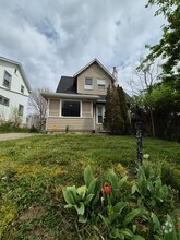 Building Photo - 205 E Siebenthaler Ave
