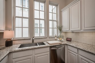 Building Photo - 266 E 28th St