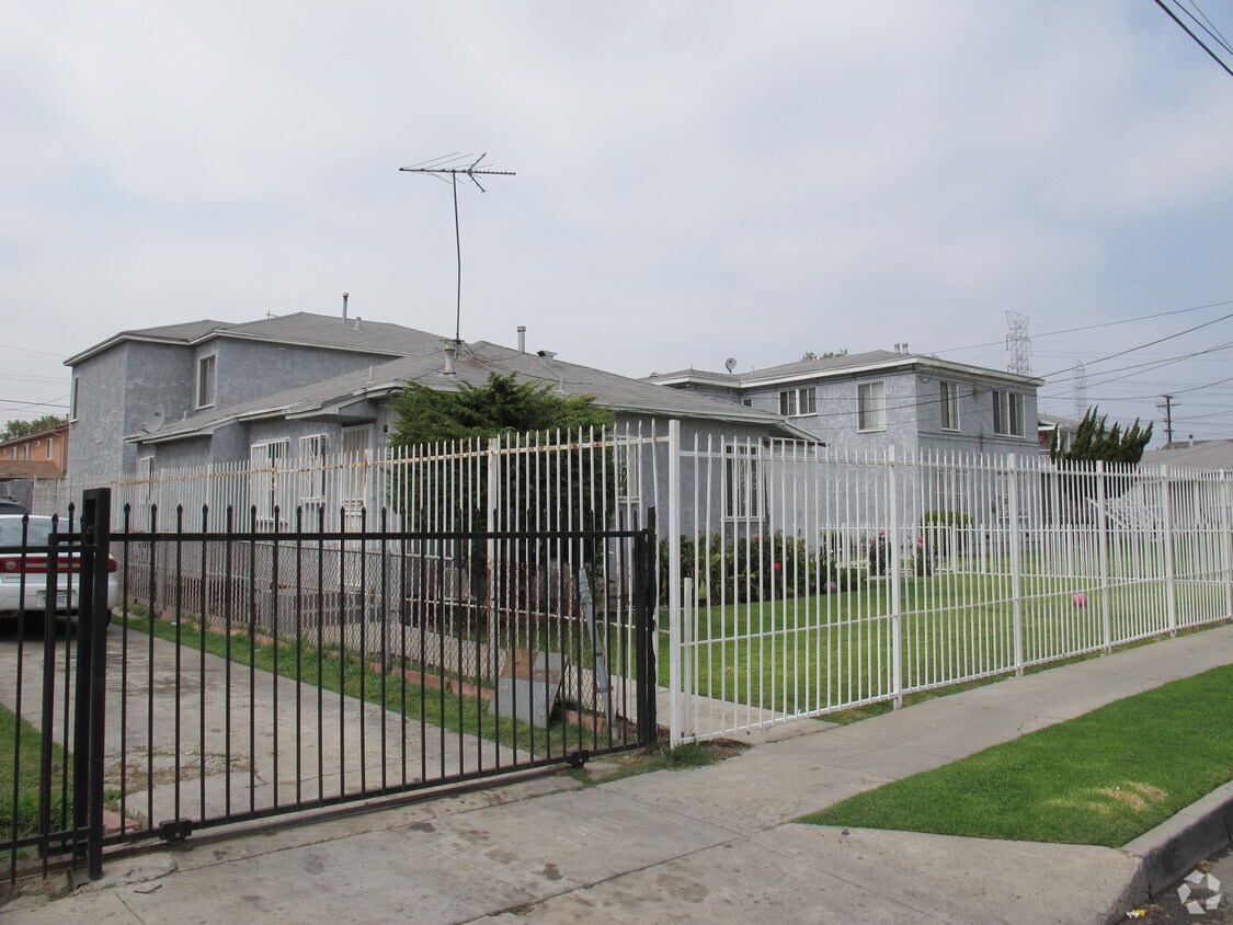 Building Photo - 9221 Kalmia St