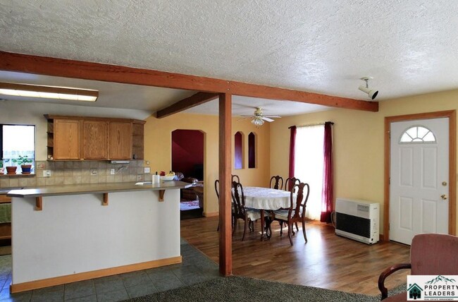 Foto del edificio - Charming 3-Bedroom Home Across from Orchard Park