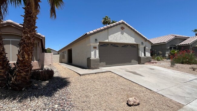 Building Photo - 1690 E Countrywalk Ln