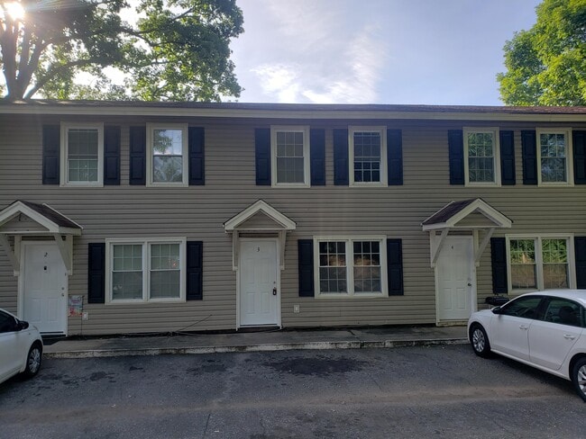 Building Photo - 1005 W Lee Rd