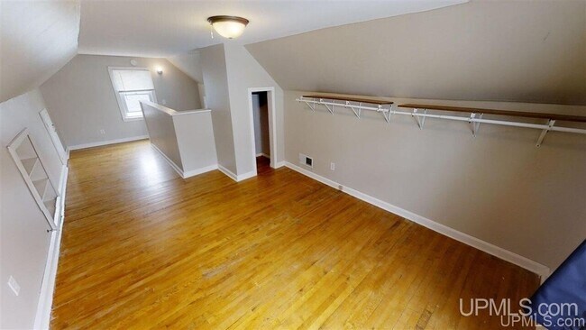 Building Photo - 517 Norwood St