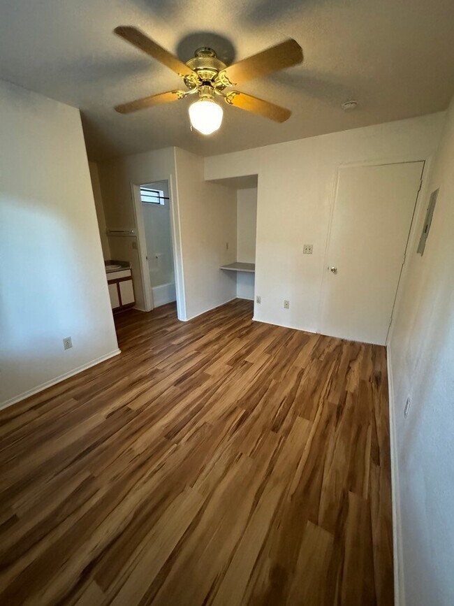 Building Photo - 51 S Maricopa St
