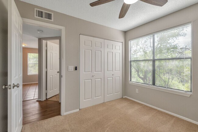 Foto del edificio - Charming  Updated 2BR- 2  BATH FOOTHILLLS CONDO