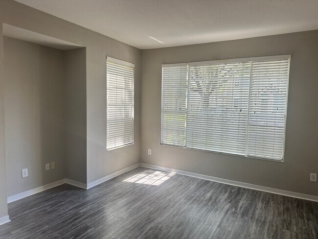 Building Photo - 13703 Richmond Park Dr N