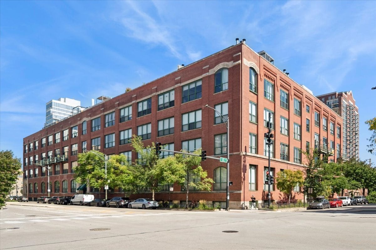 Primary Photo - 1727 S Indiana Ave
