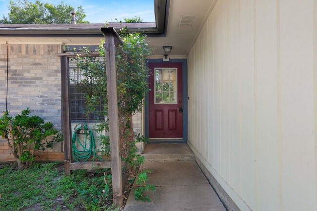 Foto del edificio - 5808 Spring Meadow Rd
