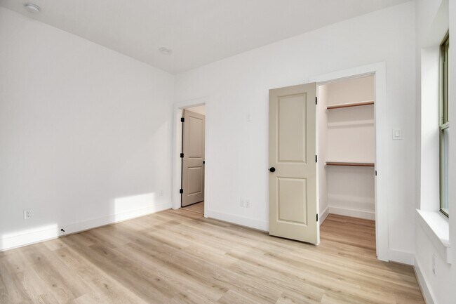 Foto del edificio - 2335 Eagle St