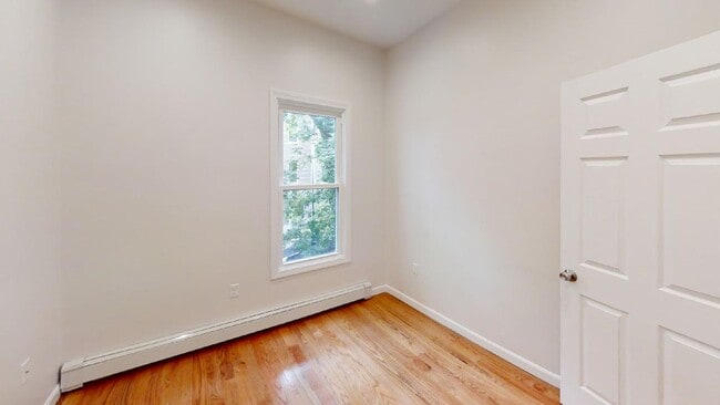 Building Photo - 130 Putnam St