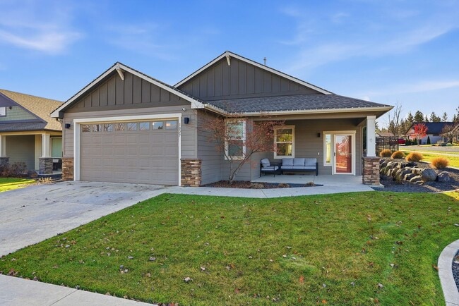 Building Photo - Eagle Ridge - Immaculate, Spacious & Stylish 3-Bedroom, 2-Bath Rental