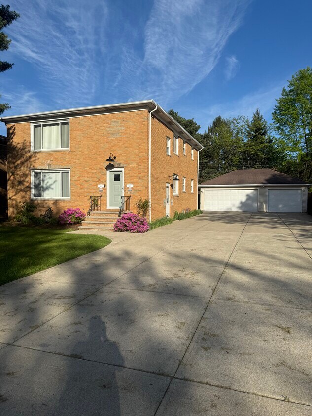 Foto principal - 9499 Independence Blvd