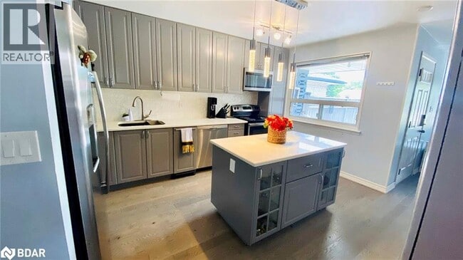 Photo du bâtiment - 1601 Sandgate Crescent