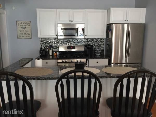 Foto principal - 470 E 7th St