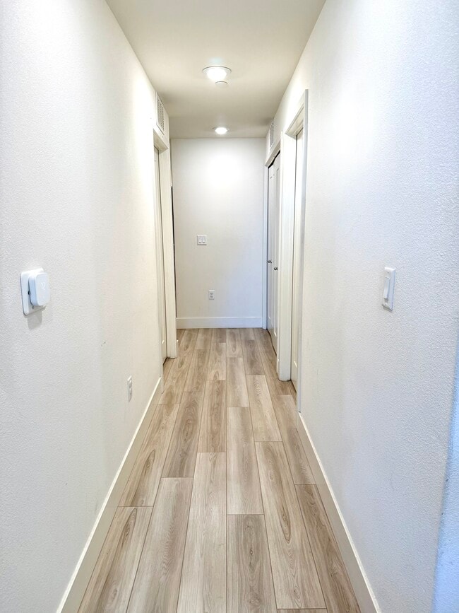 Foto del edificio - 5750 Greige Cir