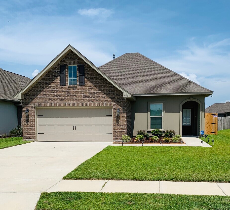 1758 Waterbury Way, Cantonment, FL 32533 House Rental in Cantonment