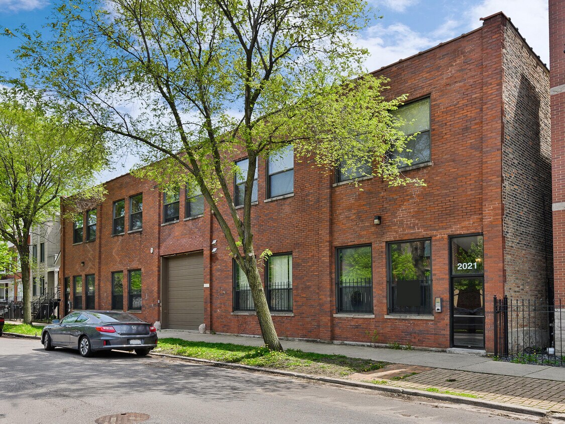 Primary Photo - 2015 W Race Ave