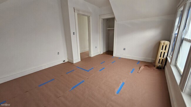 Foto del edificio - 6 br, 2.5 bath House - 16 Gerald Rd