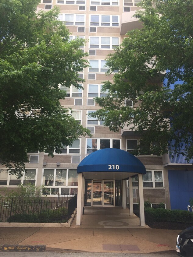 210 N 17th St Unit 905, Saint Louis, MO 63103 Condo for Rent in Saint