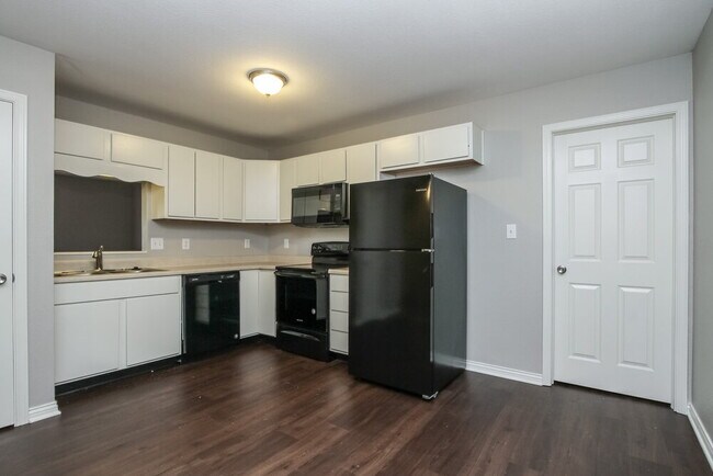 Building Photo - 9016 Hosta Way