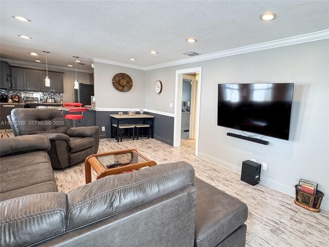 Foto del edificio - 161 NW 27th Ct