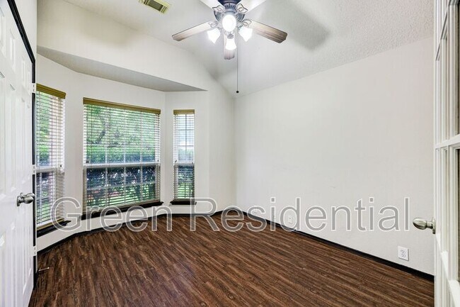 Foto del edificio - 11743 Berkway Trail
