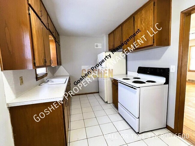 Foto del edificio - Cozy 2 Bed 1 Bath Abode with Garage & Yard