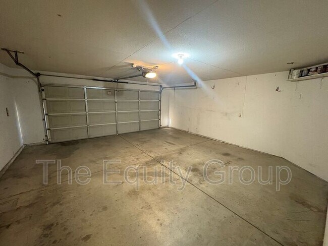Foto del edificio - 2424 E Beech Ave