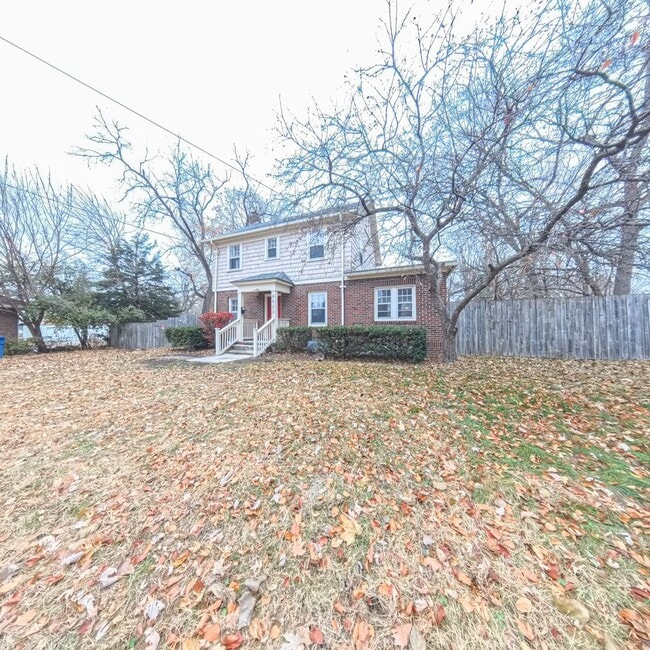 Building Photo - Beautiful 3 bedroom 1 bathroom home