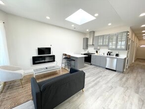 Building Photo - 23 Newport St