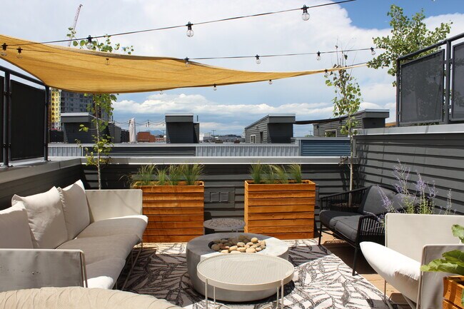 Foto del edificio - 2680 Blake St