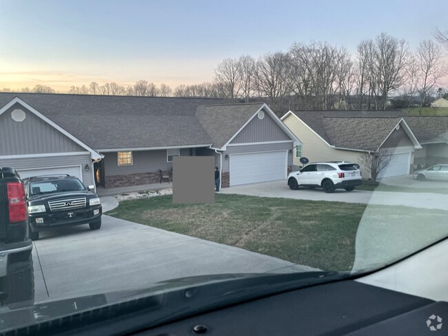 Building Photo - 228 Vanover Ln